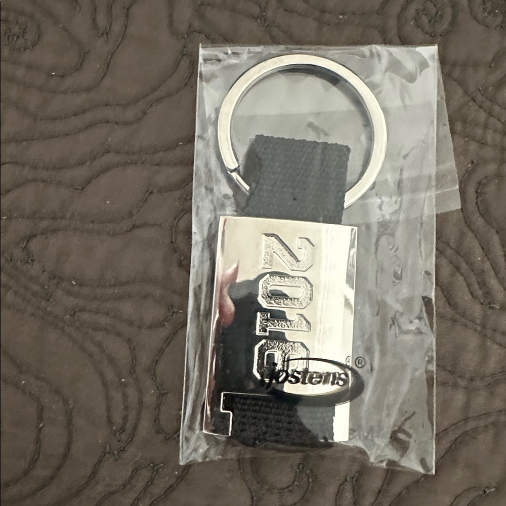 Sleek Silver Rectangular Keychain with Split Ring - Picture 2 of 2